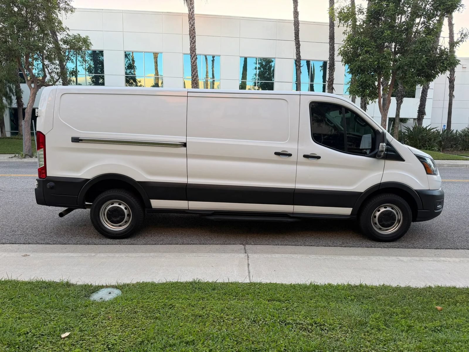 Used 2020 Ford Transit 150 Low Roof w/ Load Area Protection Package RWD image 4