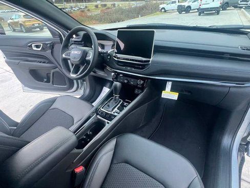 New 2026 Jeep Compass Latitude image 30