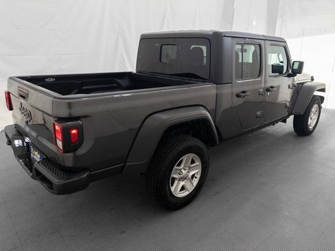 Used 2023 Jeep Gladiator Sport image 7