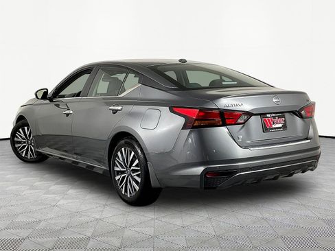 Used 2023 Nissan Altima 2.5 SV FWD image 4