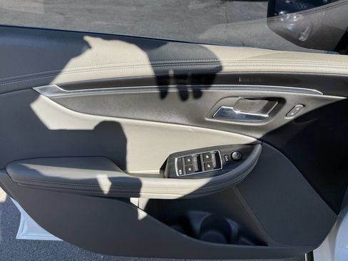Used 2016 Chevrolet Impala LT FWD image 8