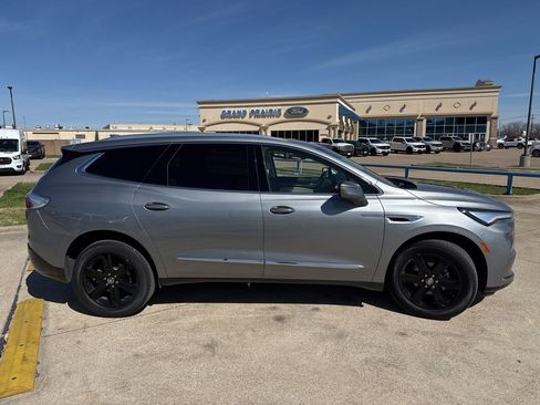 Used 2023 Buick Enclave Essence w/ Sport Touring Edition image 17