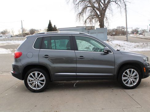 Used 2013 Volkswagen Tiguan SE image 3