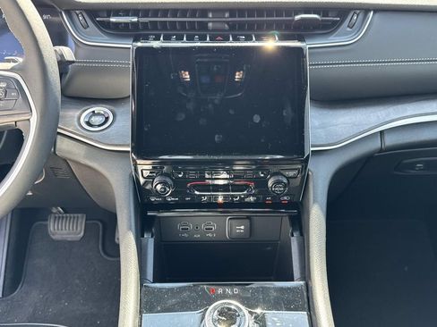 New 2025 Jeep Grand Cherokee Limited w/ Black Appearance Package image 44