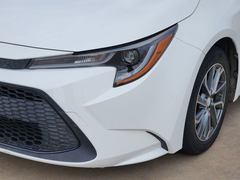 Used 2020 Toyota Corolla LE image 11
