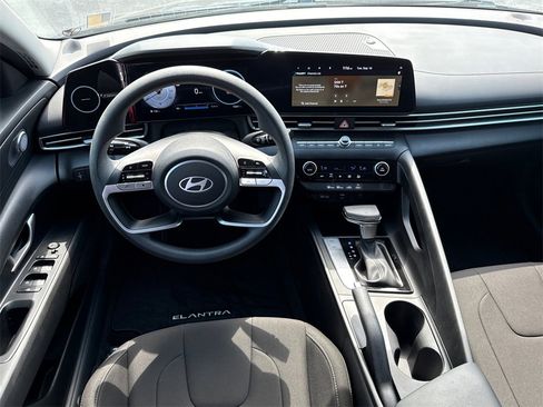 Used 2024 Hyundai Elantra SEL image 22