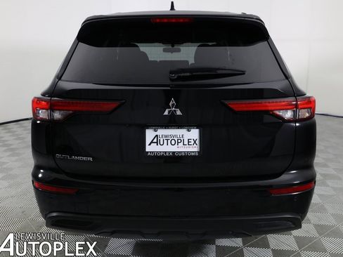 Used 2024 Mitsubishi Outlander ES image 6