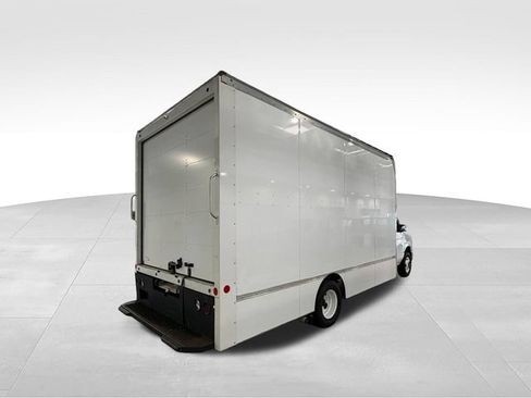 Used 2024 Ford E-350 and Econoline 350 Super Duty w/ Driver's Safety Package RWD image 4