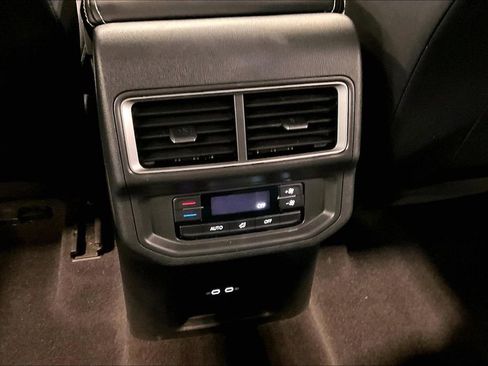 Used 2024 Volkswagen Atlas SE AWD/4WD image 10