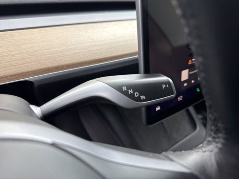 Used 2022 Tesla Model Y Long Range image 26