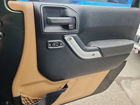 Used 2012 Jeep Wrangler Sahara AWD/4WD image 13