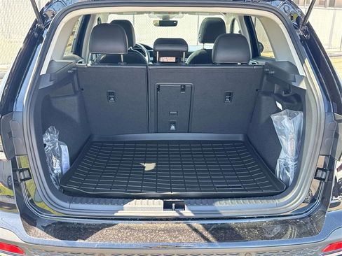 Used 2025 Volkswagen Taos SEL image 19