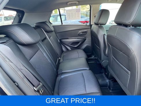 Used 2022 Chevrolet Trax LT w/ LT Convenience Package AWD/4WD image 15