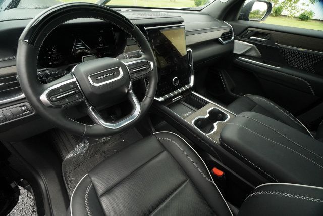 Used 2025 GMC Acadia Denali w/ Super Cruise Package FWD image 20