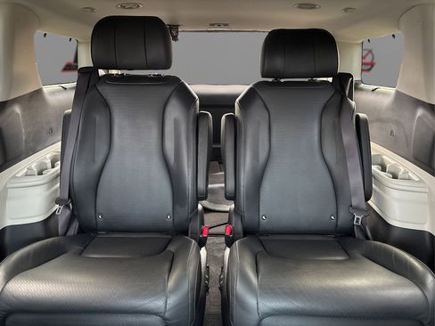 Used 2023 Kia Carnival SX Prestige image 18