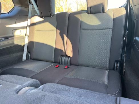 Used 2019 Nissan Pathfinder SV image 23