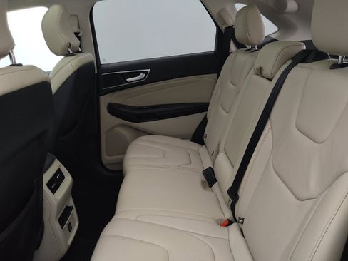 Used 2015 Ford Edge Titanium FWD image 18