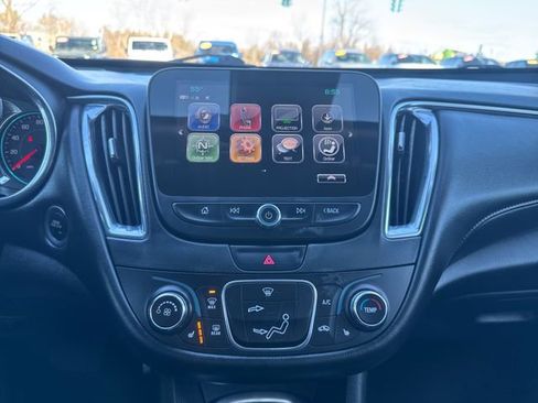 Used 2017 Chevrolet Malibu LT w/ Leather Package FWD image 17