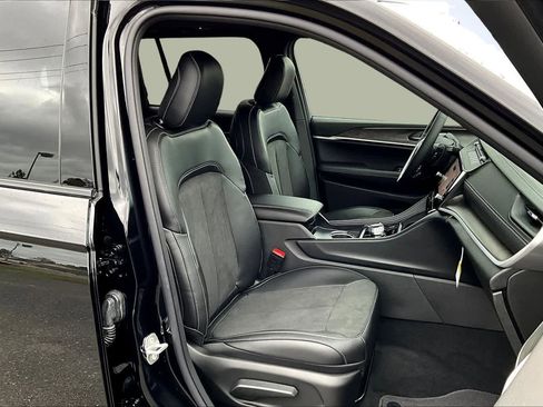 New 2026 Jeep Grand Cherokee Altitude AWD/4WD image 14