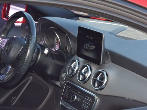 Used 2019 Mercedes-Benz GLA 250 4MATIC image 26