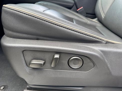 Used 2025 Chevrolet Suburban Premier image 14