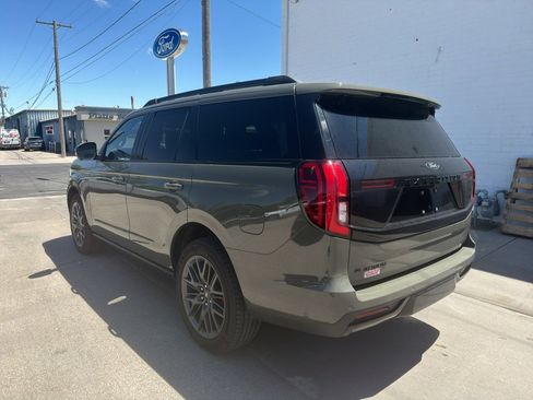 Used 2025 Ford Expedition Platinum w/ Stealth Performance Package AWD/4WD image 4