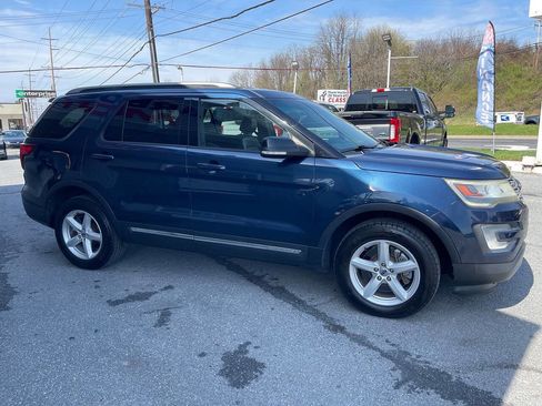 Used 2017 Ford Explorer XLT w/ Equipment Group 202A image 8