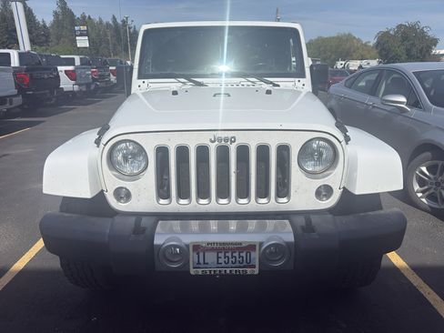 Used 2016 Jeep Wrangler Unlimited Sahara w/ Connectivity Group AWD/4WD image 2