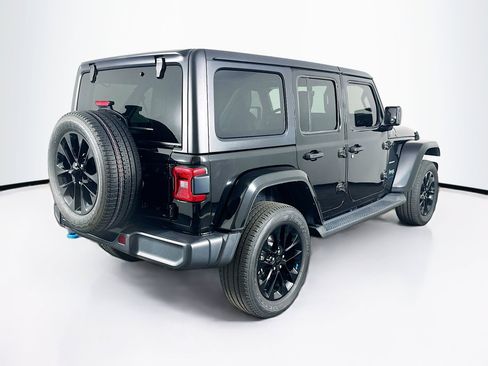 Used 2023 Jeep Wrangler Sahara w/ Cold Weather Group image 9