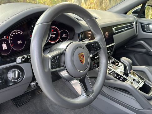 Certified 2023 Porsche Cayenne Coupe image 9