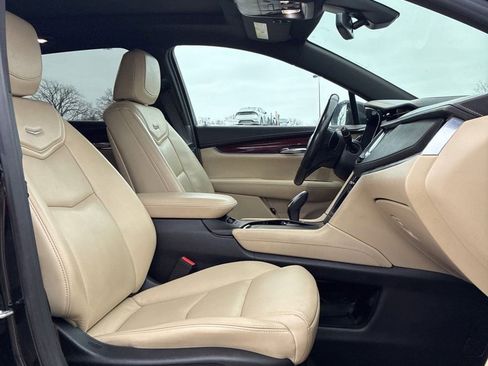 Used 2018 Cadillac XT5 Luxury w/ Driver Awareness Package image 8