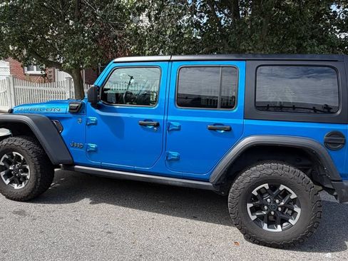 Used 2024 Jeep Wrangler Unlimited Rubicon 4xe AWD/4WD image 8