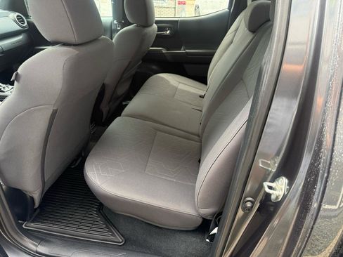 Used 2019 Toyota Tacoma TRD Off-Road AWD/4WD image 13