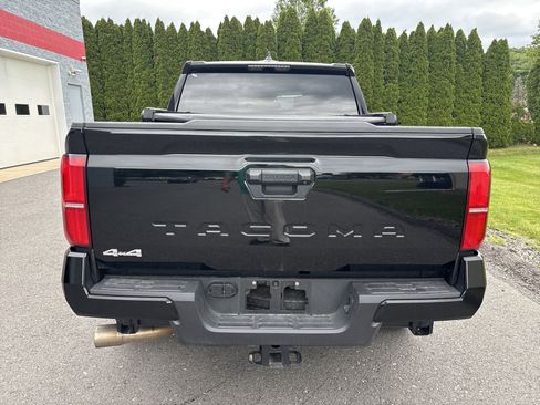 Certified 2025 Toyota Tacoma SR5 AWD/4WD image 4