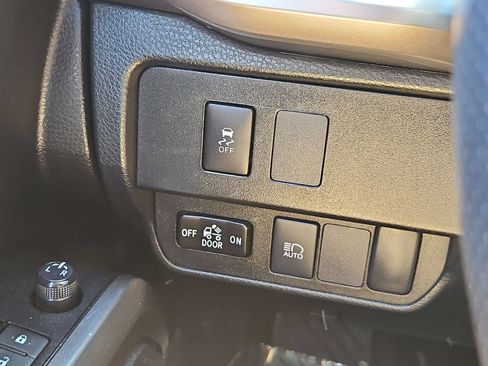 Used 2020 Toyota Tacoma SR5 RWD image 15