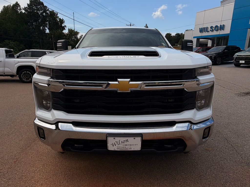 Used 2025 Chevrolet Silverado 2500 LT AWD/4WD image 2
