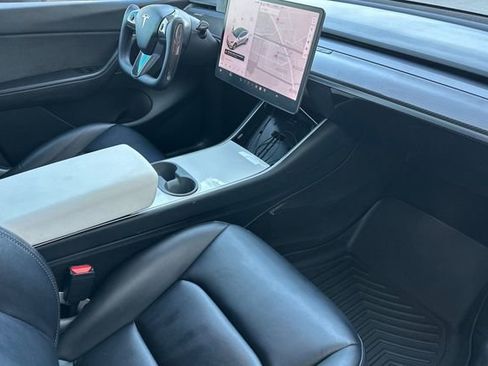 Used 2021 Tesla Model Y Long Range image 18