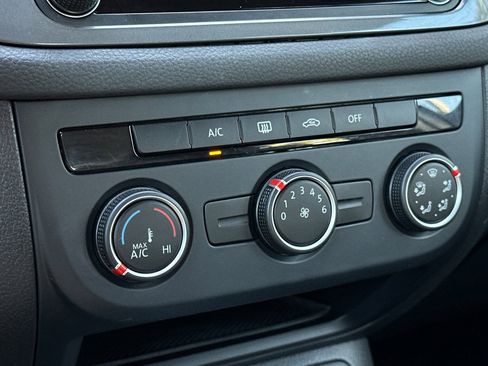 Used 2017 Volkswagen Tiguan Limited w/ Premium Package image 20