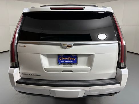 Used 2017 Cadillac Escalade Premium Luxury image 7