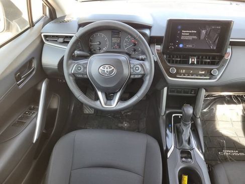 Used 2023 Toyota Corolla Cross LE AWD/4WD image 12