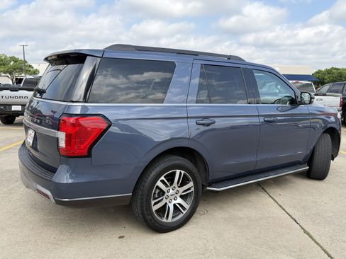 Certified 2022 Ford Expedition XLT image 5