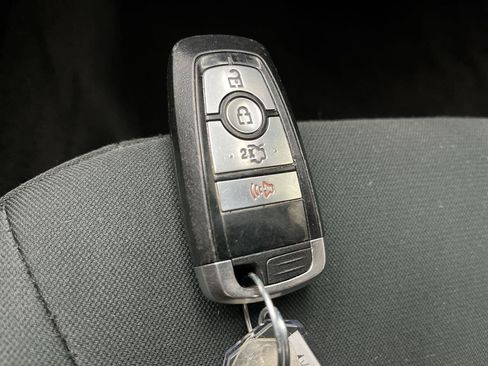 Used 2018 Ford Fusion SE FWD image 21