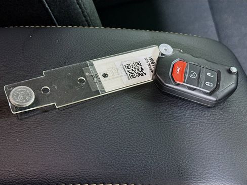 Used 2025 Jeep Wrangler Sahara image 33