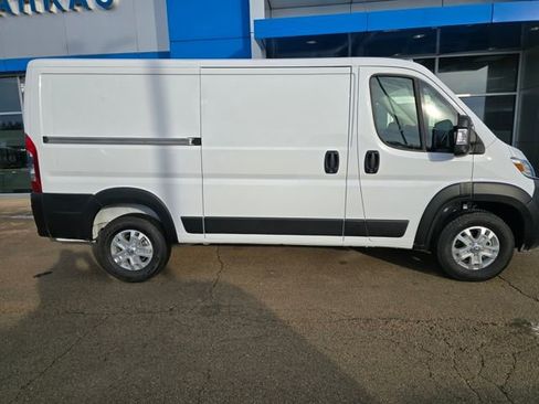 Used 2025 RAM ProMaster 2500 w/ Quick Order Package 22G SLT FWD image 2