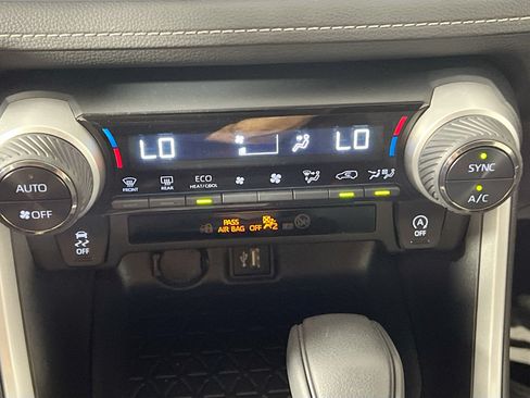 Used 2025 Toyota RAV4 XLE w/ Convenience Package FWD image 26