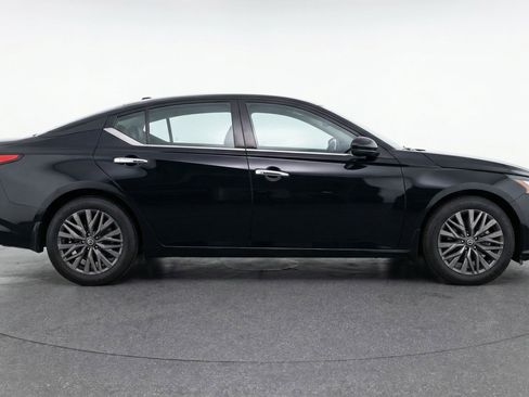Used 2025 Nissan Altima 2.5 SV image 11