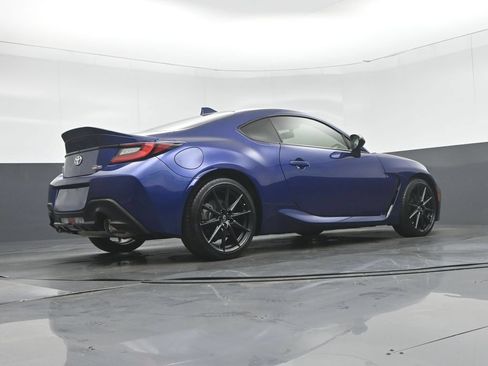 Used 2025 Toyota GR86 Premium RWD image 46