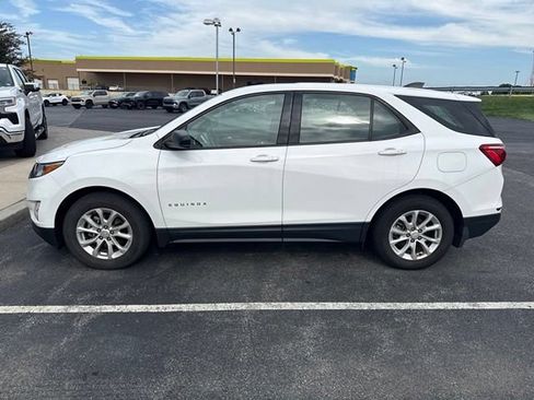 Used 2018 Chevrolet Equinox LS FWD image 9