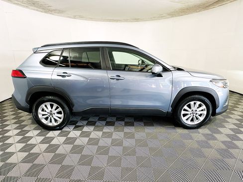 Used 2023 Toyota Corolla Cross LE image 2