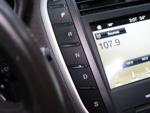 Used 2017 Lincoln MKC Reserve image 16